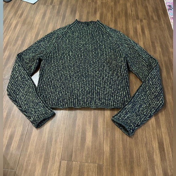 Lululemon Cotton-Cashmere Blend Mock Neck Sweater
Green Navy Black
W3GKGS
Sz 4 - Picture 5 of 8